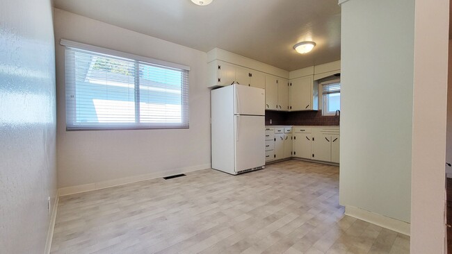 Photo - 1031-1033 Dale Avenue Unit 1033