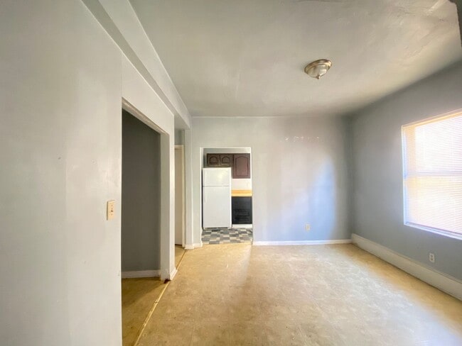 Building Photo - 11 Patton Ave NE Unit Lower Rental