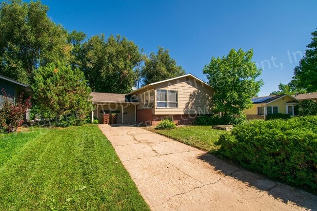 Building Photo - 1916 Larkspur Dr
