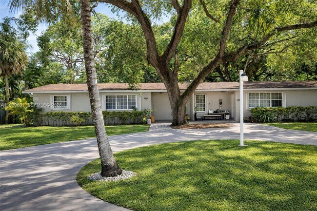 Building Photo - 1762 NE 145th St Unit 1760