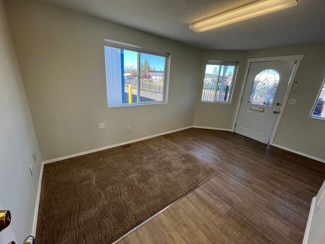 Photo - Spacious Single Level 1-bdr, 1-bath in Sisters! ***OWNER PAYS UTILITIES***