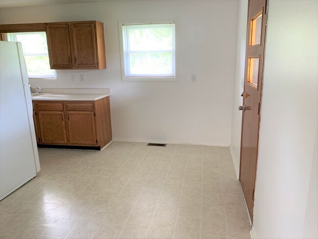 Photo - 3 Bedroom Close to Lewis Gale Hospital