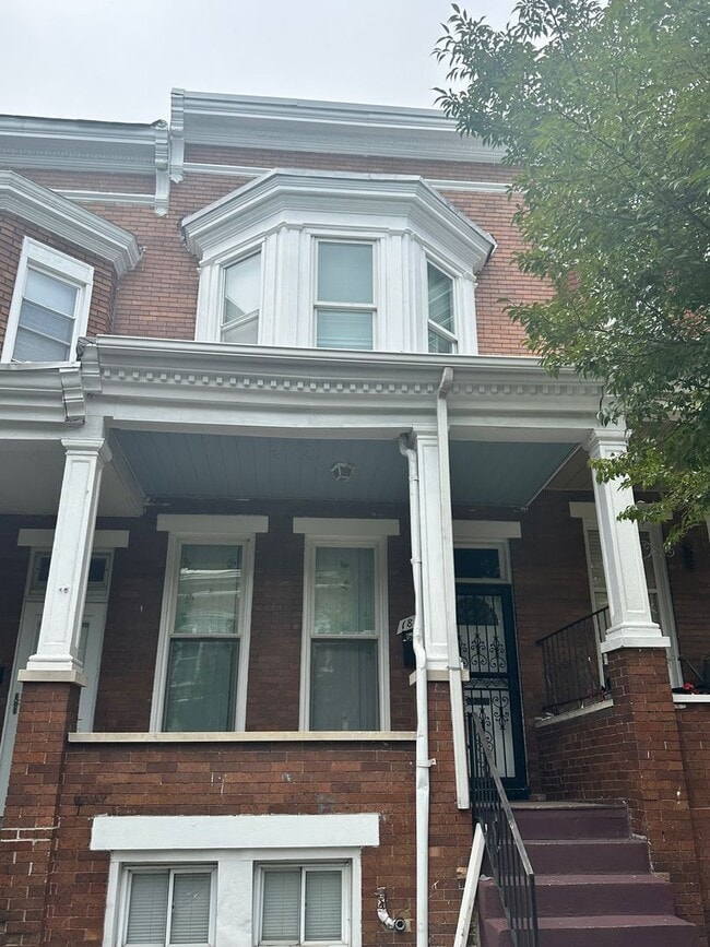 Building Photo - Spacious Home! Finished Basement! W/D! Available Now!