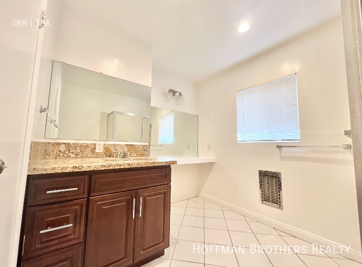 Photo - 6335 Whitsett Ave Unidad 3