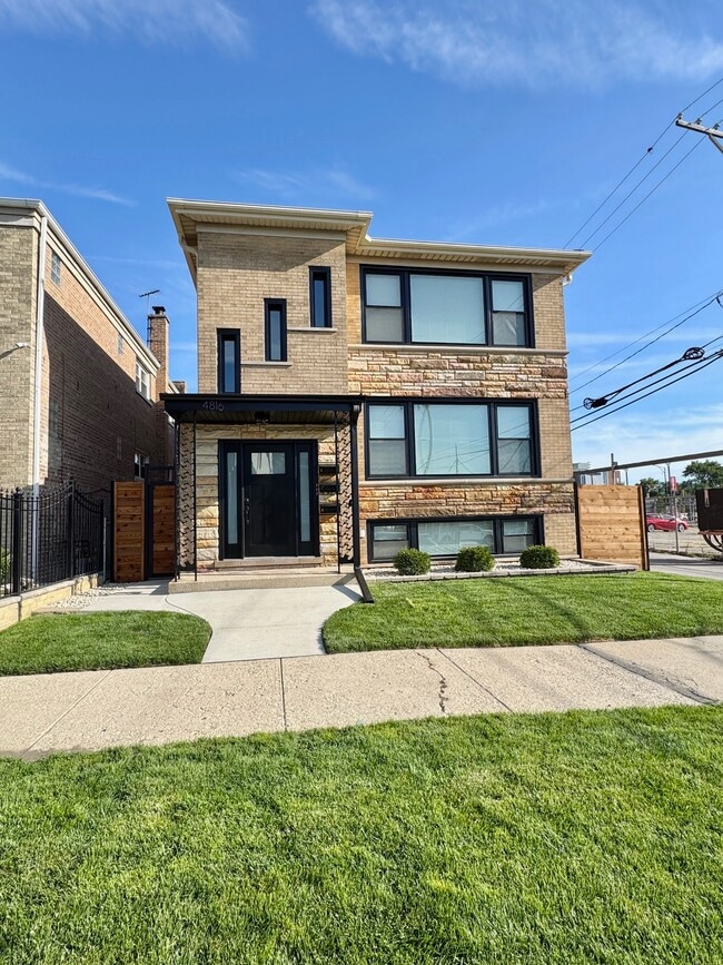 Photo - 4816 W Henderson St Unit 1