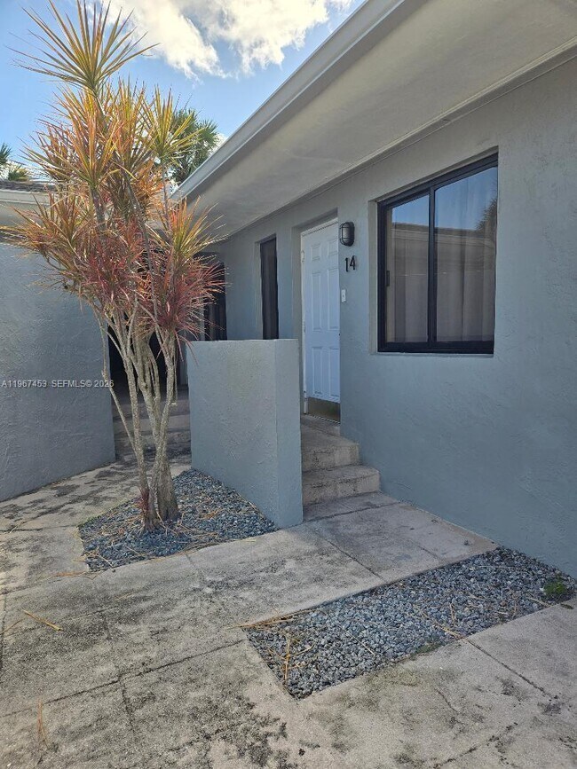 Photo - 3475 SW 1st Ave Unit 14