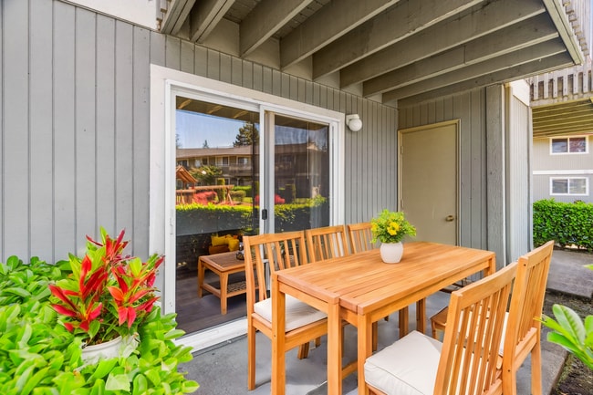 2x1 Standard Balcony - Trellis on Orchard Apartments