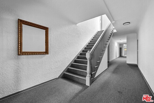 Photo - 129 N Swall Dr Unit 203