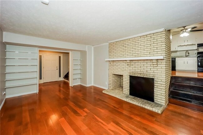 Photo - 6712 Collier Way