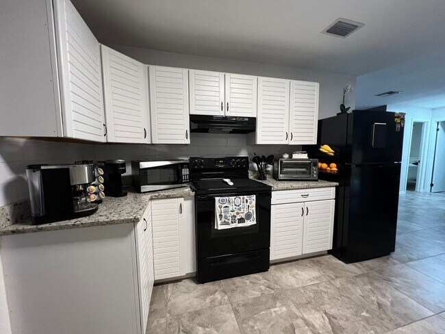 Photo - *Coming Soon * 3/2/1 Conveniently Located In Port St Lucie