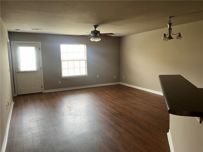 Photo - 903 W Post Rd