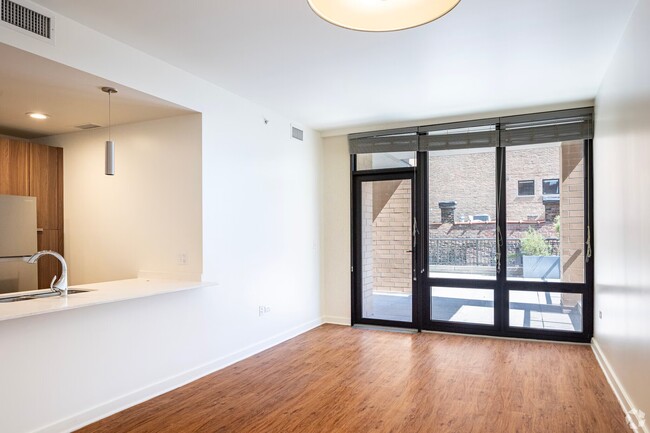 Photo - 701 N Wells St
