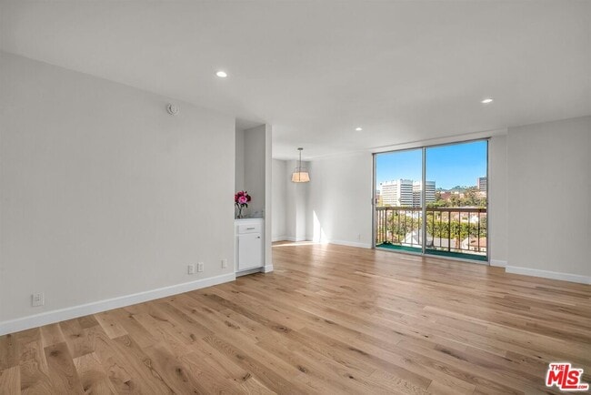 Photo - 10751 Wilshire Blvd Unidad 909