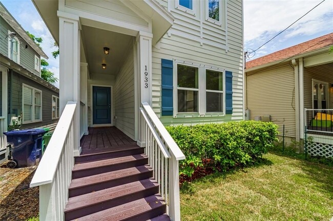 Photo - 1933 W Chestnut St