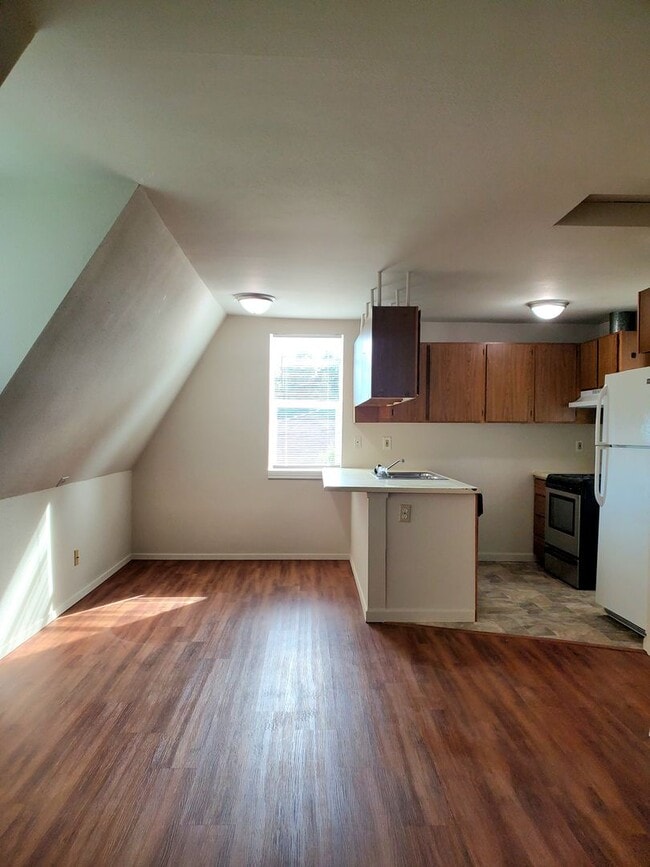 Photo - JYG: 3414 Duplex Unit #B