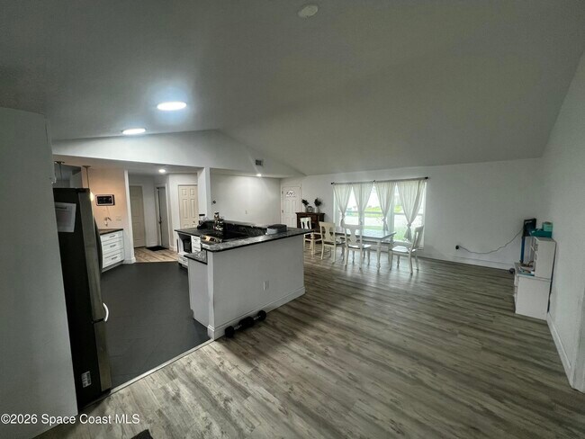 Photo - 2300 Hickory Dr