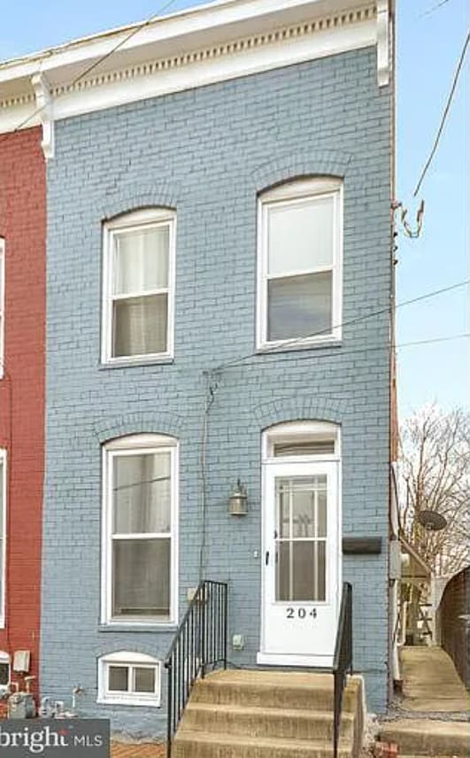 Building Photo - 204 E 7th St Rental