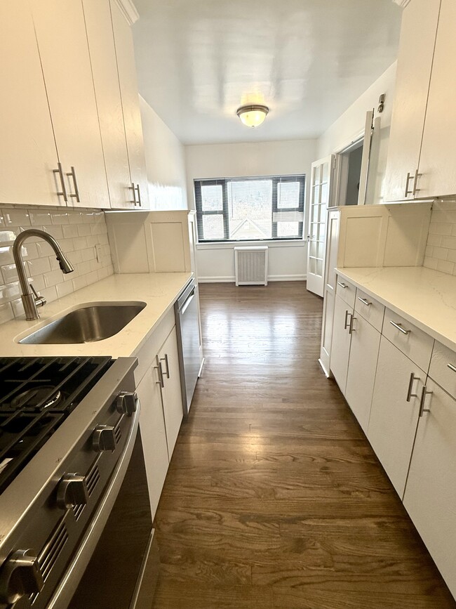 Building Photo - 12 Oak Ave Unit 1