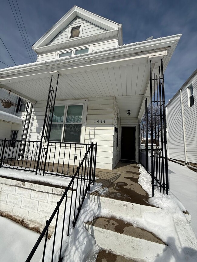 Building Photo - NORWOOD- Cute 2 bedroom 1.5 baths with fenced yard