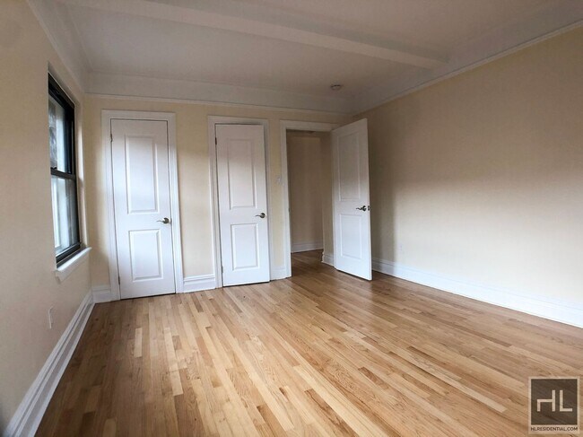 Building Photo - Christopher Street Unit 5A