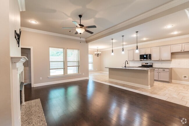 Building Photo - Beautiful 3 bed/2 bath home in Willow Heights