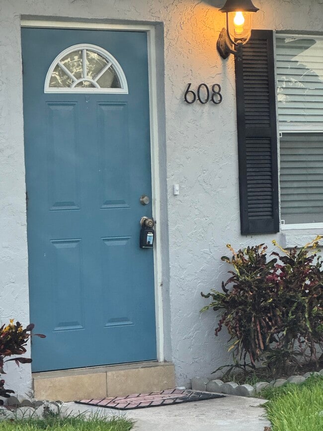 Building Photo - 608 SW 8th Ct Rental