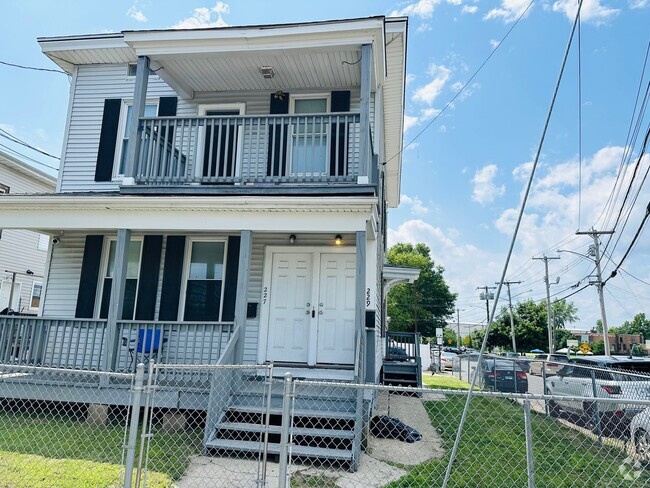 Building Photo - 227 Newfield Ave Unit 229 Rental