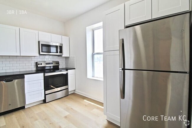 Building Photo - 7 E 38th St Unit 7E-4 Rental