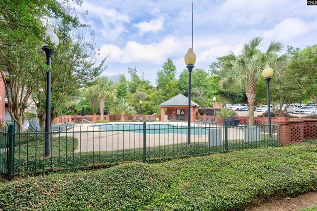Photo - 900 Taylor St