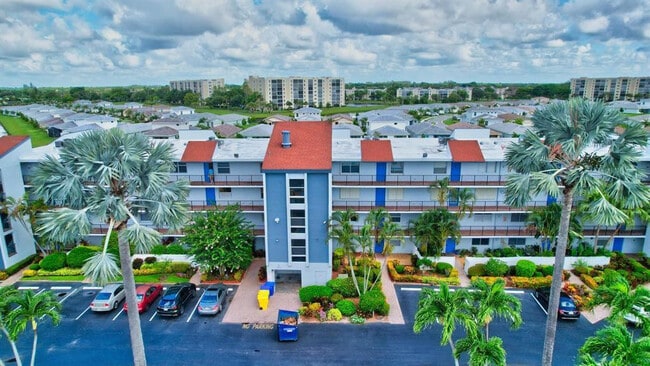 Building Photo - 14747 Cumberland Dr Unit 206