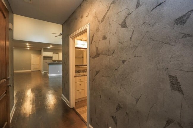 Photo - 2007 S Dixieland Rd