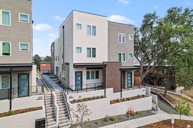 Building Photo - 1370 Lowell Blvd Unit #2