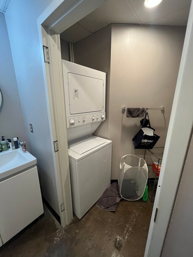 Photo - 201 Hull St Unidad Apt 41