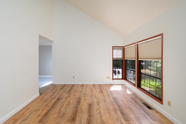 Photo - 124 N 39th Pl