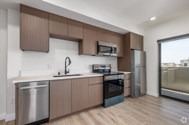 2BR, 2BA - 875SF - Kitchen