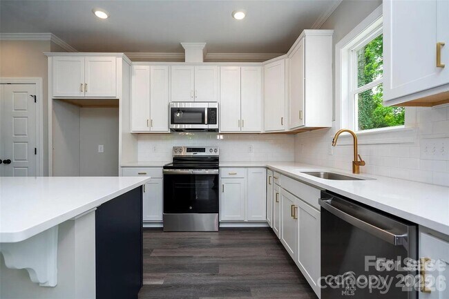 Photo - 1721 Balfour Ln