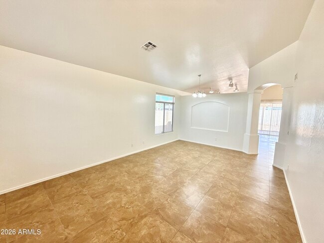 13896 W Wilshire Dr