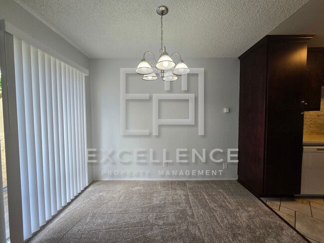 Photo - Upper 2/1 With New Carpets, Updated Kitchen and Many Many Many Community Features! Unidad 12