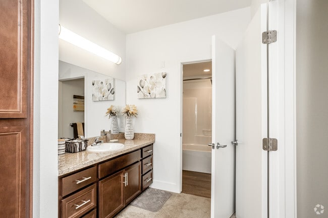 2BR, 2BA - 1108 SF