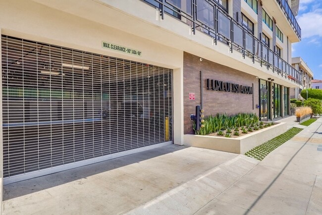 Photo - 1bd/1ba Loft in Prime Koreatown w/City Skyline Views and W/D Call Today! Unit 503