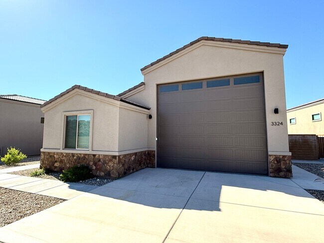 Photo - Beautiful Furnished 2 Bedroom Home in the ...