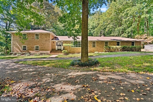 Building Photo - 4 Bedroom Home on 5 Acres of Land in Beautiful Upper Marlboro Maryland