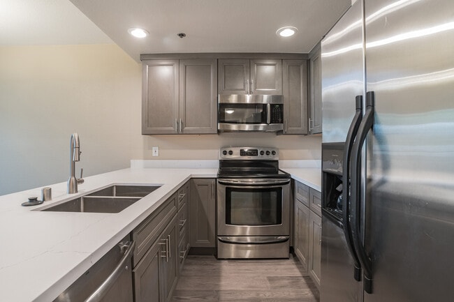 Building Photo - 411 Park Ave Unit 324 Rental