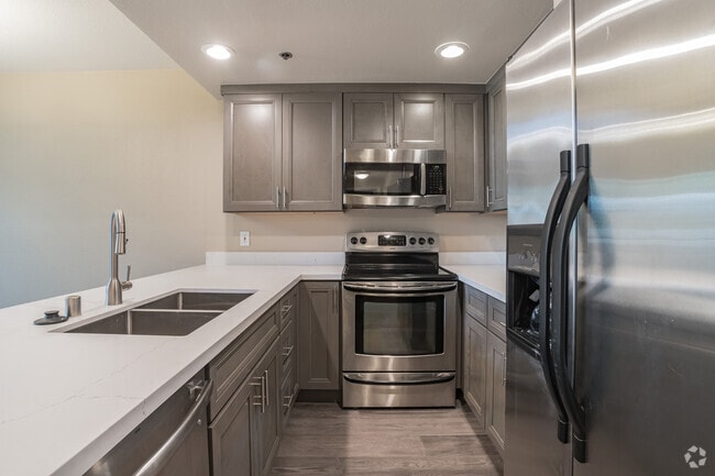 Building Photo - 411 Park Ave Unit 324 Rental