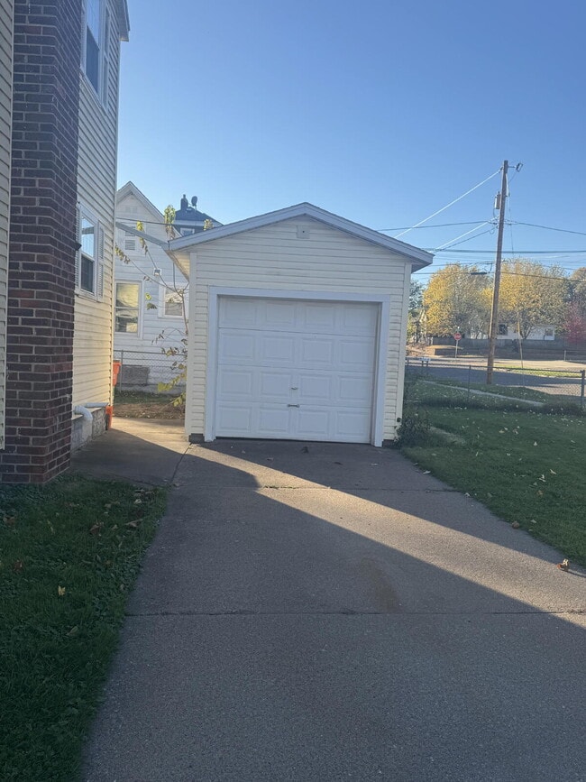 Photo - 2 Bedroom, 1 Bathroom Unit in 2nd Street D...