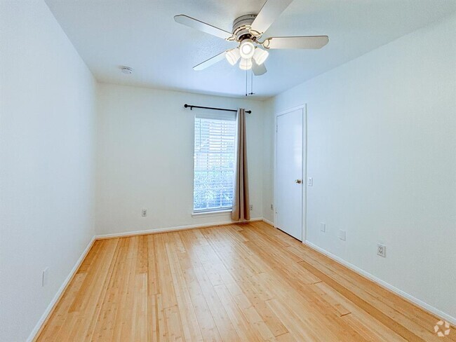 Building Photo - 1860 White Oak Dr Rental