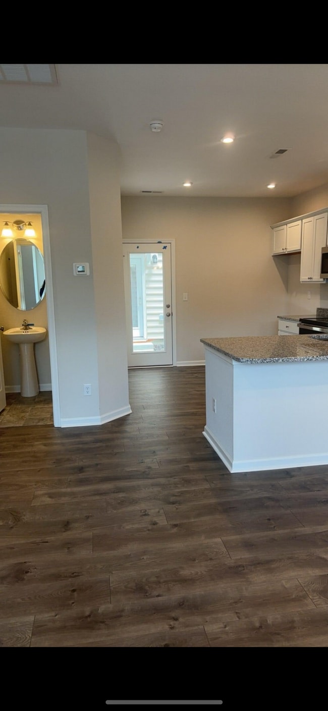 Photo - 3113 Burlington St