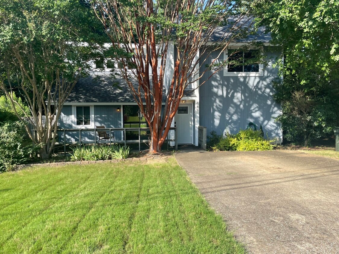 Photo - 889 Hollins Rd (Auburn, AL)