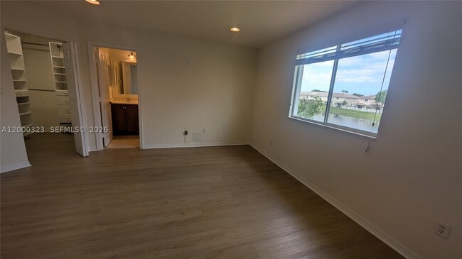 Photo - 5910 Royal -