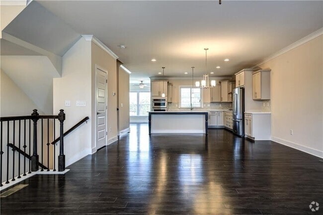 Building Photo - 827 Stone Ridge Ln NE Rental